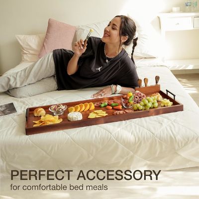 큰 목재 서비스 보드 좋아하는 치즈를 표시하고 서비스하기 위해 완벽