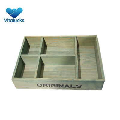 유럽 스타일의 썬드리 및 과일을 보관하기 위한 트레이와 함께 닦은 목재 개 상자