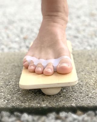 떨어지는 아치를 방지하기 위한 목재 발 운동기 균형판 클래식 디자인 스타일