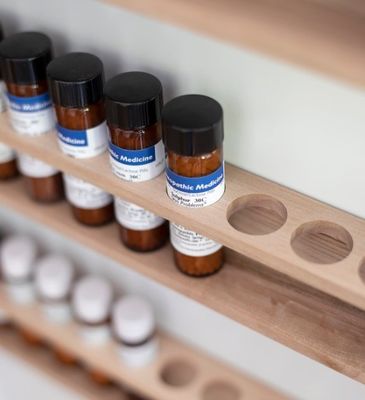 사용자 지정 로고 디자인 다기능 디자인과 함께 벽에 장착 된 고체 버치 캐비닛