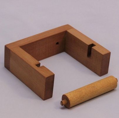 귀하의 요청에 따라 손으로 만든 목조 욕실 수건 기기 욕실 화장실 종이 벽 선반