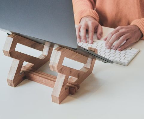 편리한 디자인으로 노트북 및 노트북 트레이를위한 조절 가능한 대나무 노트북 스탠드