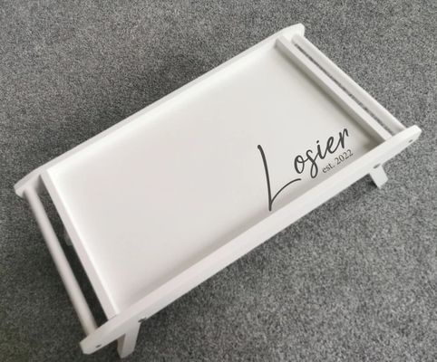 접이식 다리로 침대 트레이에 있는 직사각형 아침식사 공간 절약 및 개인화된 간식을 즐기십시오