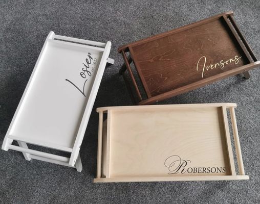 접이식 다리로 침대 트레이에 있는 직사각형 아침식사 공간 절약 및 개인화된 간식을 즐기십시오