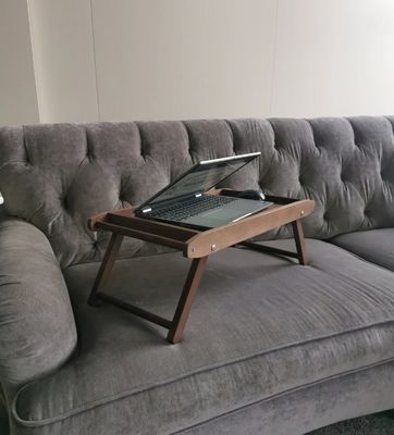 접이식 다리로 침대 트레이에 있는 직사각형 아침식사 공간 절약 및 개인화된 간식을 즐기십시오