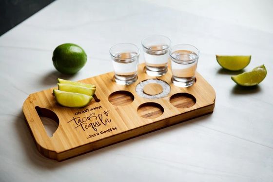 현대적인 스타일리시 대나무 보드 비행 맥주 트레이