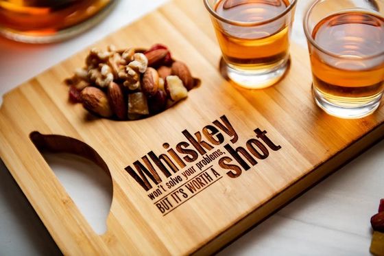 현대적인 스타일리시 대나무 보드 비행 맥주 트레이