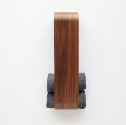 벽에 장착 된 목재 스파 샤워 수건 스탠드 로 욕실 을 손쉽게 정리 하십시오