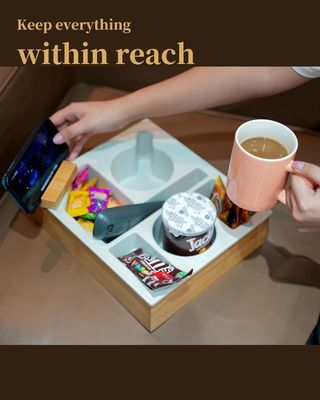 회전 가능한 전화기 홀더 목재 실리콘 Bambu Couch Cup Holder Tray Organizer for Bed Snacks 맞춤형 로고 허용
