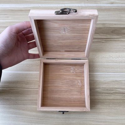 12.8x12.8x4.5cm 프로모션 사용자 지정 새겨진 로고 다른 선물 공예품을위한 대나무 선물 상자