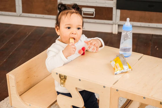 어린이 테이블 및 활동 타워를위한 샘플 무료 학습 의자