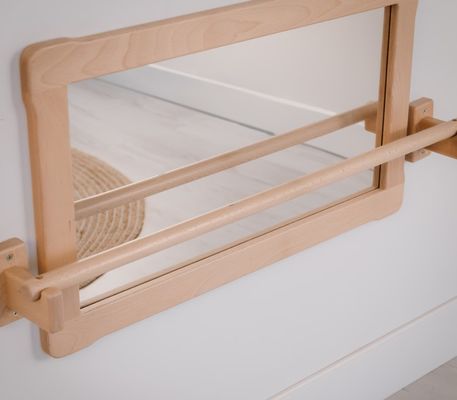 몬테소리 대형 거울과 긴 끌어올릴 수 있는 목재 바