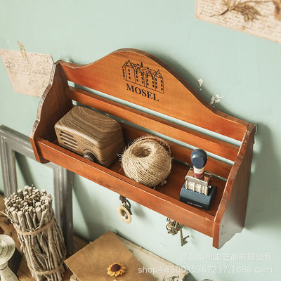 벽 장착을 위해 맞춤형 디자인 나무 선반 키 홀더 및 입구 메일 조직기