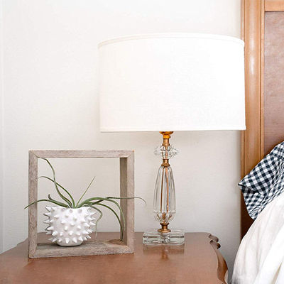 3개의 고전적인 천연 고체 목재 벽에 장착된 부동 선반으로 공간을 정리하세요