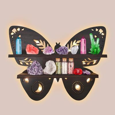 새우 나무 벽에 현대 디자인 저장 컨테이너 나무에서 떠있는 선반