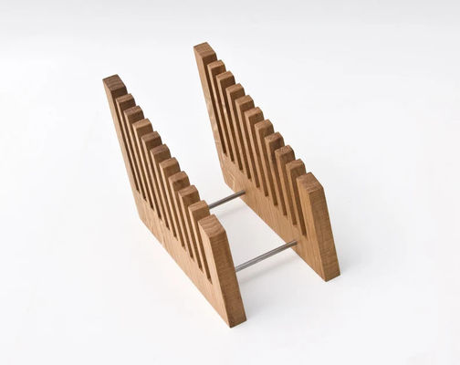 오피스 데스크 조직은 목재 파일 홀더와 인쇄 기능으로 세련되었습니다.