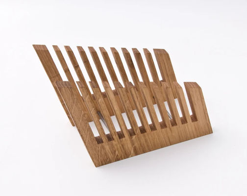 오피스 데스크 조직은 목재 파일 홀더와 인쇄 기능으로 세련되었습니다.