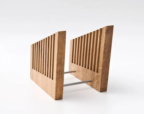 오피스 데스크 조직은 목재 파일 홀더와 인쇄 기능으로 세련되었습니다.