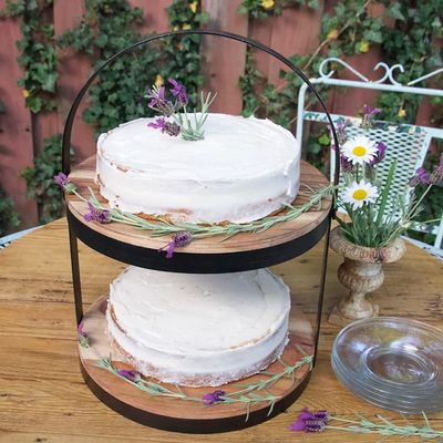 당신의 요청에 따라 2 층 금속 홀더 케이크 디저트 디스플레이와 함께 나무 서비스 트레이