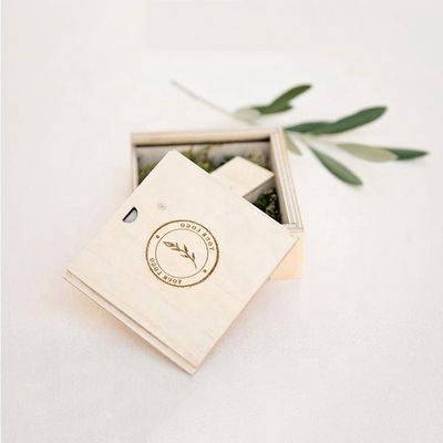 슬라이딩 뚜?? 이 있는 작은 정사각형 목재 조각 포장 상자 환경 친화적이고 우아한 디자인