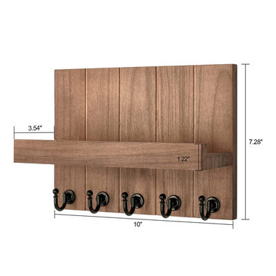 4개의 키?? 과 벽에 장착된 목재 키 홀더 플라팅 셰프
