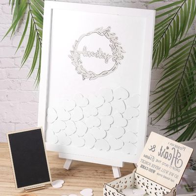 유럽식 시골에서의 화려한 목재 장식과 결혼식 행사 파티 프레임