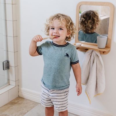 갈고리 및 선반 조직자 자체 시골 디자인 스타일