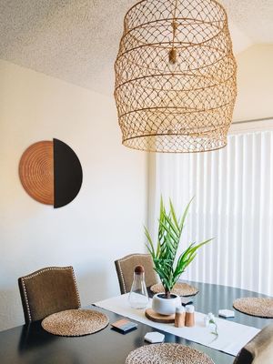 현대 농장 디자인 스타일 실내 공간의 빈티지 가정 장식용 목조 벽화