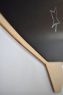 모든 계절 유아 몬테소리 로켓 현대 디자인에서 별과 목재 칠판