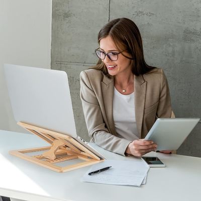 맞춤형 로고 접이식 목재 노트북 리저 조정 가능한 컴퓨터 스탠드