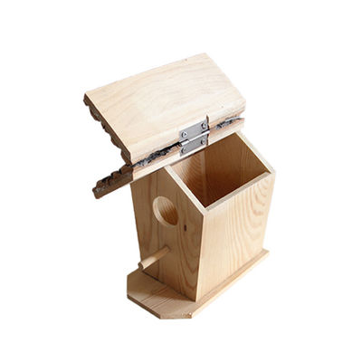 야외 정원 장식 새를 염두에 둔 목조 조류 집과 호흡 가능한 재료