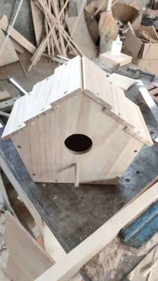 사용자 지정 로고 장식 페인트에서 야생 조류를 먹이기 위해 받아 들일 수 있는 목조 조류 먹기