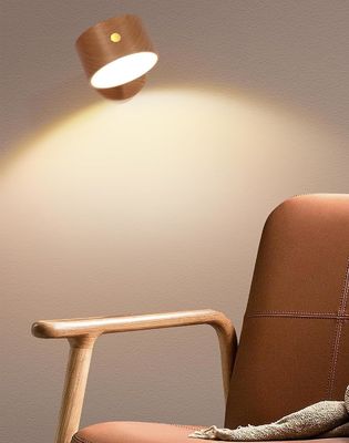 벽 램프 LED 360 회전 둔화 재충전 할 수 있는 무선 배터리 가동 된 목재 스콘스