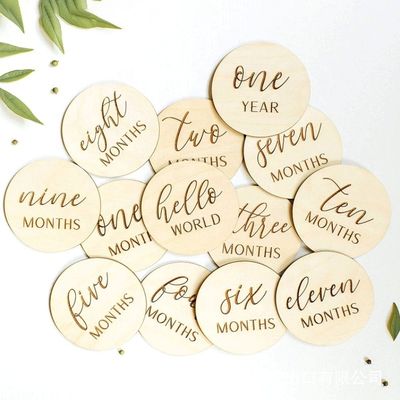 맞춤형 크기의 접합판 아기 월별 마일스톤 카드 신생아 출산 발표를 위해 이상적입니다