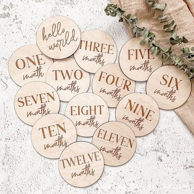 맞춤형 크기의 접합판 아기 월별 마일스톤 카드 신생아 출산 발표를 위해 이상적입니다