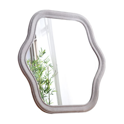 웨이브 프레임과 맞춤 로고가 있는 침실 거울