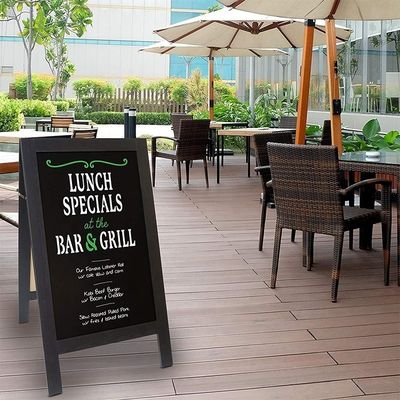 바람에 견딜 수 있는 단단한 목재 크레드 보드 스탠드 사용자 지정 로고와 함께 소나무 나무로 만든